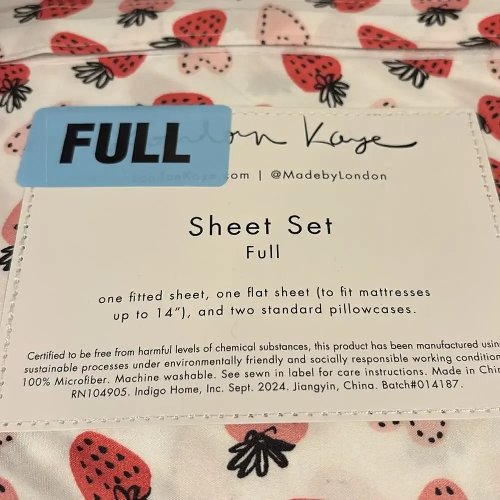 BNWT London Kaye Valentine's Day Strawberry Sheet Set - Size Full